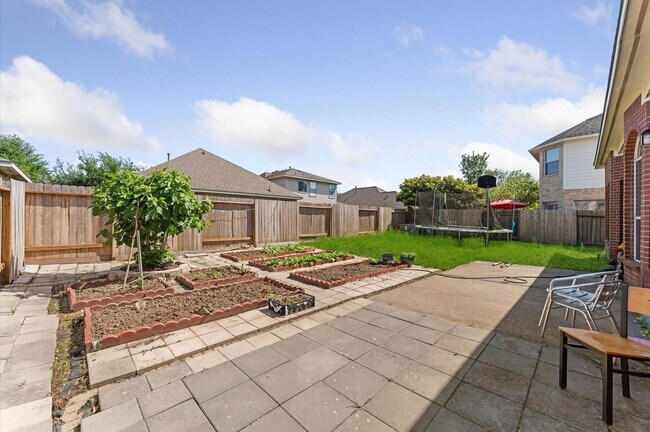 Building Photo - 26414 Creston Woods Dr
