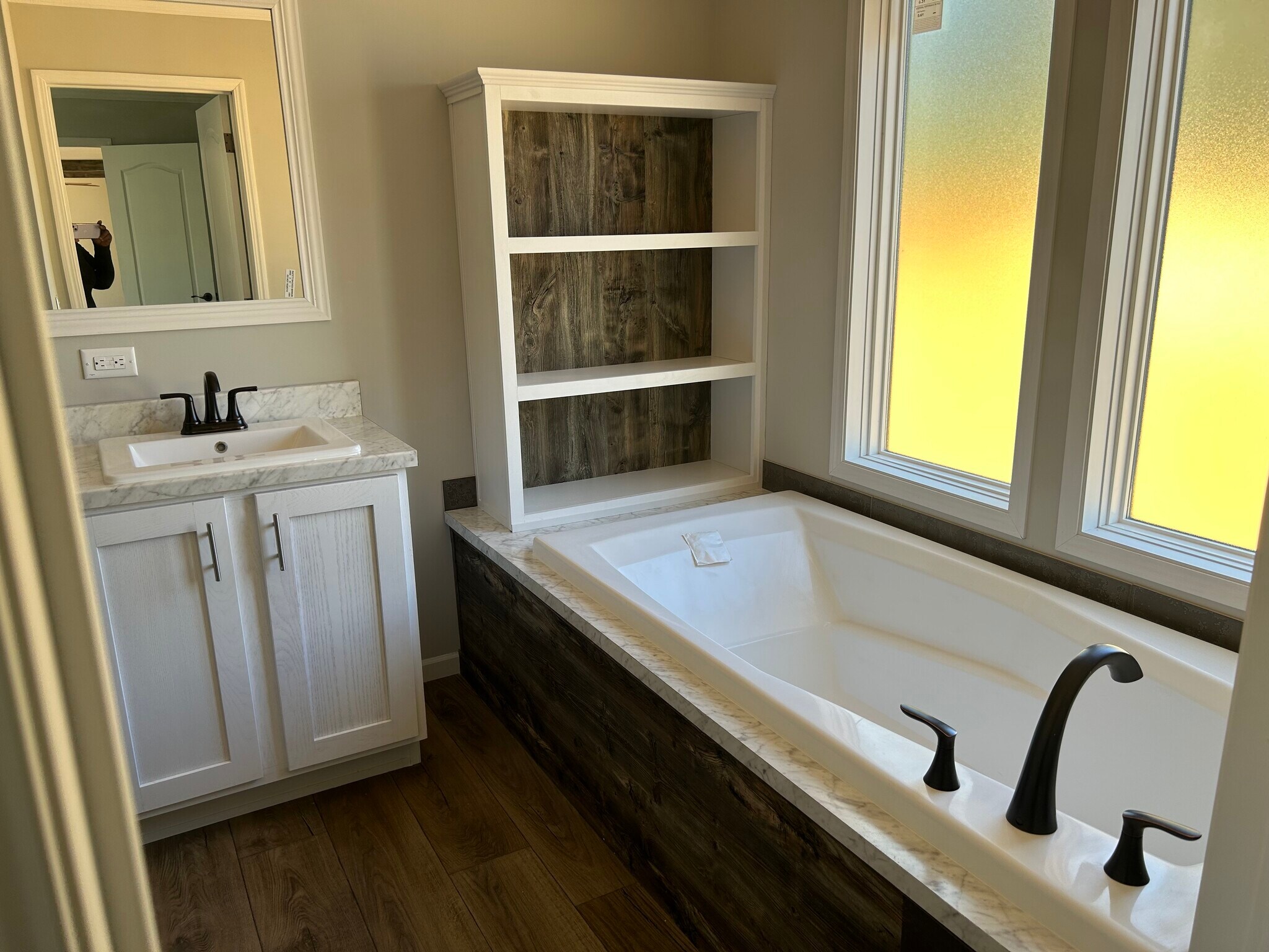 Master tub - 656 Warner Ave