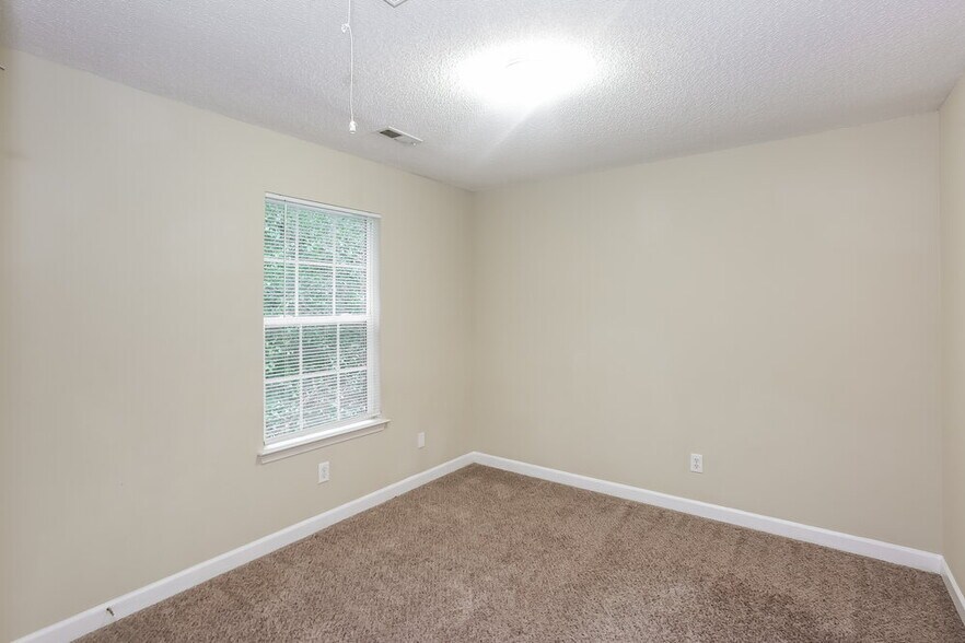 Building Photo - 6207 Day Lilly Ln