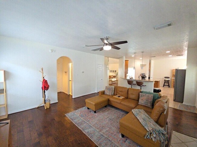 Building Photo - 16514 Bluff Springs Dr