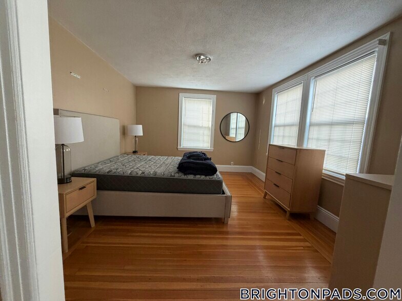 Building Photo - 18 Newcastle Rd