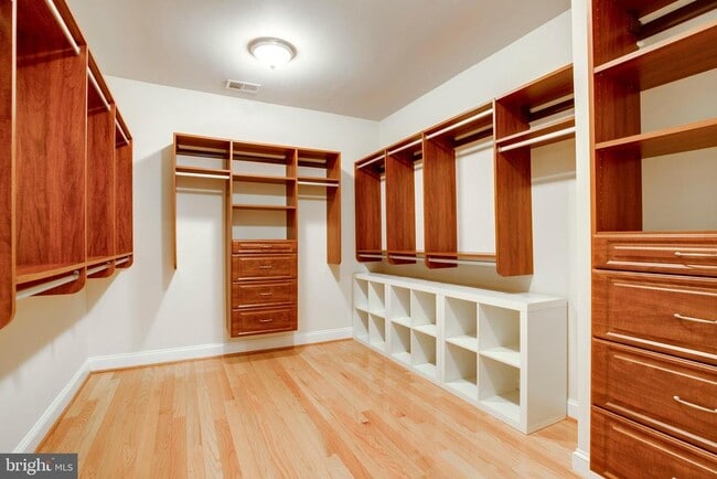 Building Photo - 7025 Little Leaf Linden Ln