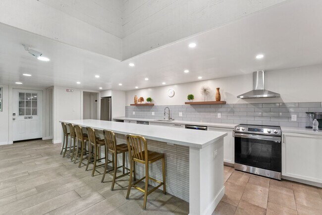 Building Photo - 8650 Gulana Ave