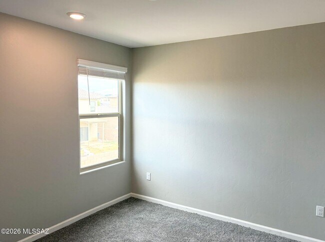 Building Photo - 7833 S Sugarbend Dr