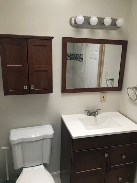 2nd Floor Bathroom - 830 Montpelier St