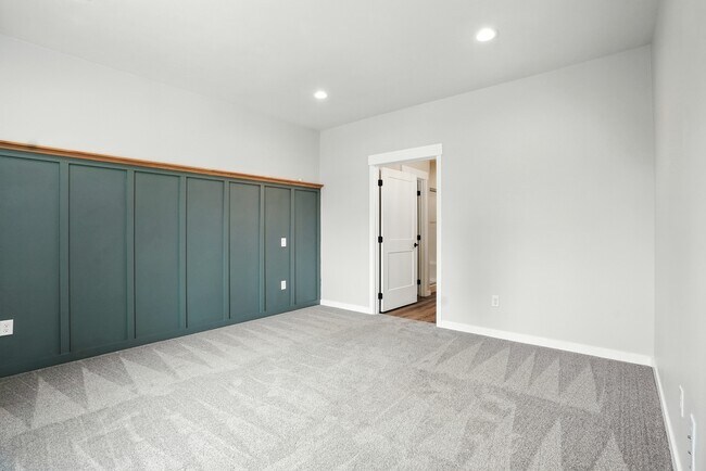 Building Photo - 3008 N Marguerite Rd