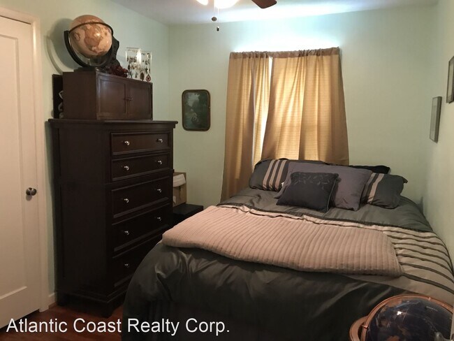 Building Photo - 3 br, 1 bath House - 520 Summers Drive