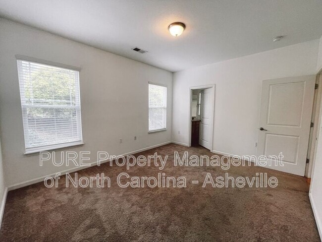 Building Photo - 277 Old Farm School Rd