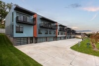 Building Photo - Modern 3BR Retreat | Penthouse + Skyline V...