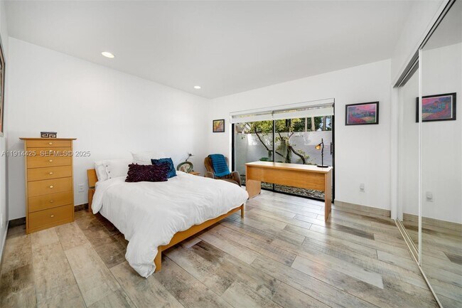 Building Photo - 10645 SW 89th Ct