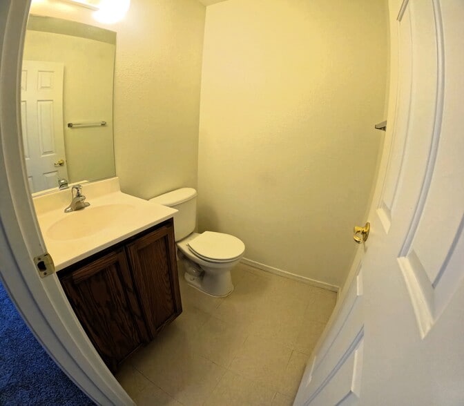 Down stairs half bath - 3424 Sunriver Rd