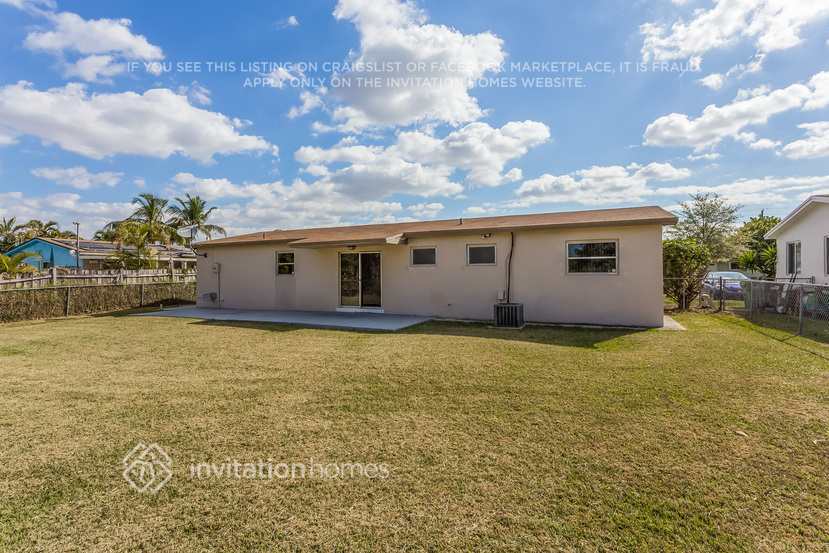 Building Photo - 3010 SW 97th Ct