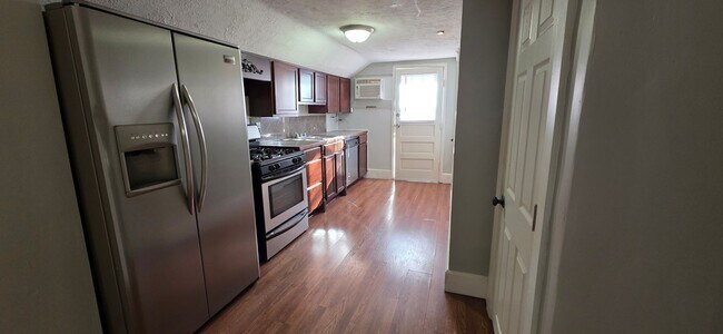 Building Photo - 915 High St