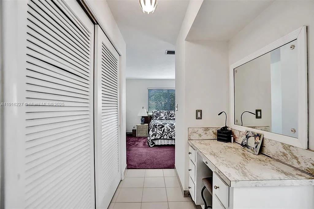 Building Photo - 2761 NE 12th St