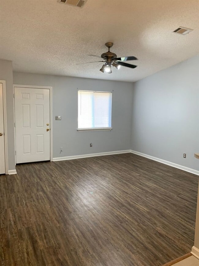 Building Photo - 2113 Sandpiper St