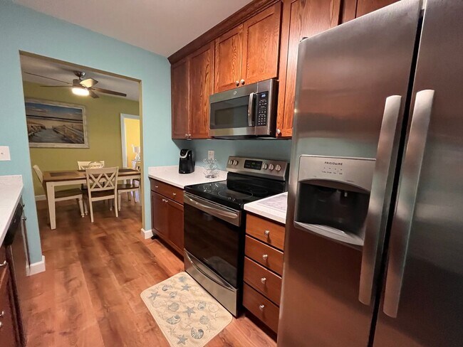 Building Photo - Furnished 2 Bedroom Duplex, Utilities Included, Available August 2026 Through May 2027!