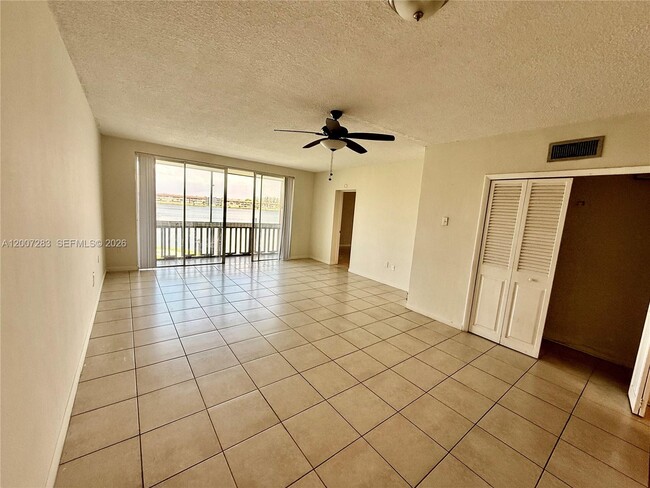 Building Photo - 1591 NE Miami Gardens Dr