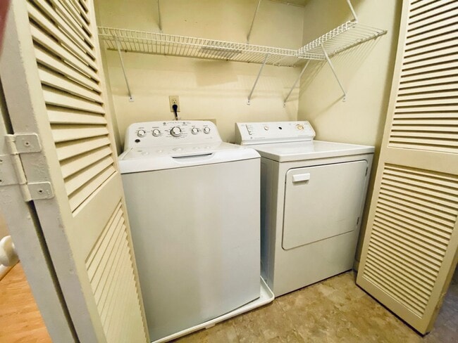 Building Photo - AVAILABLE NOW  [PET FRIENDLY]