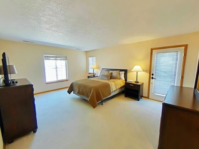 Building Photo - Beautiful Stand Alone Near Golf Course