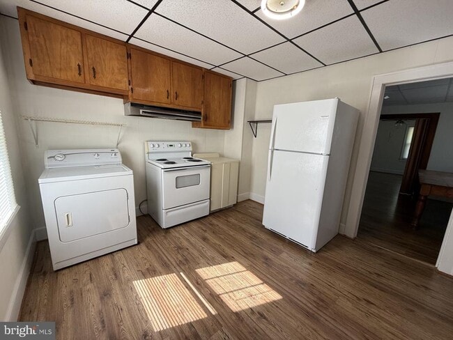 Building Photo - 5497 Rosedale Dr