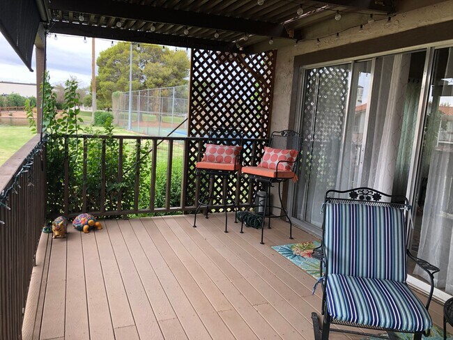 Building Photo - Welcome to this stunning 1-bedroom, 1.5-bathroom home located in Leisure World a 45+ Active Adult...