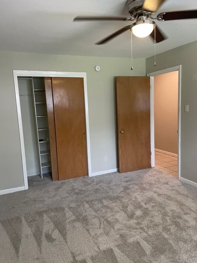 Building Photo - Available Now! Limit of 2 pets. Charming 3 bed, 3 bath, 2 car garage