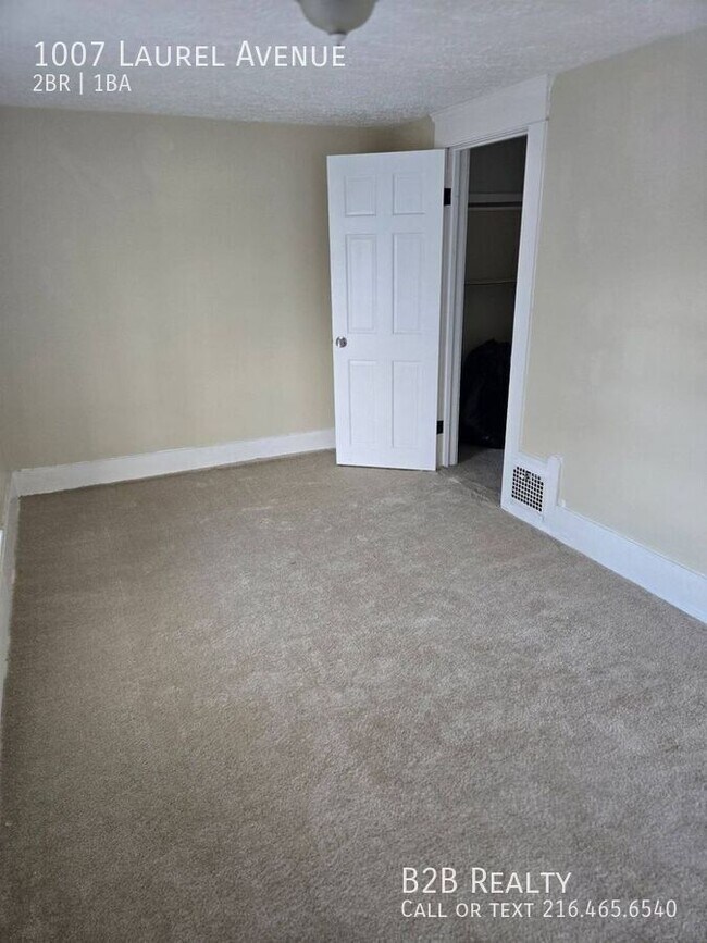 Building Photo - 1007 Laurel Ave