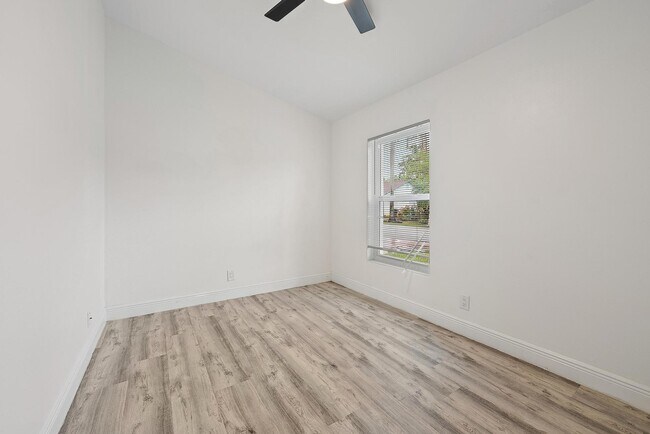 Building Photo - 14576 Sunset Pine Dr