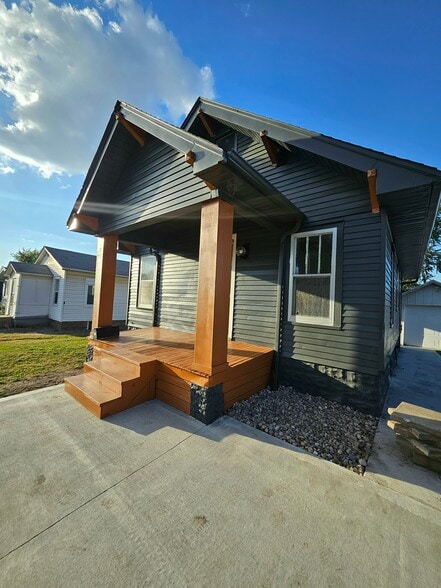 Building Photo - 616 Lee St