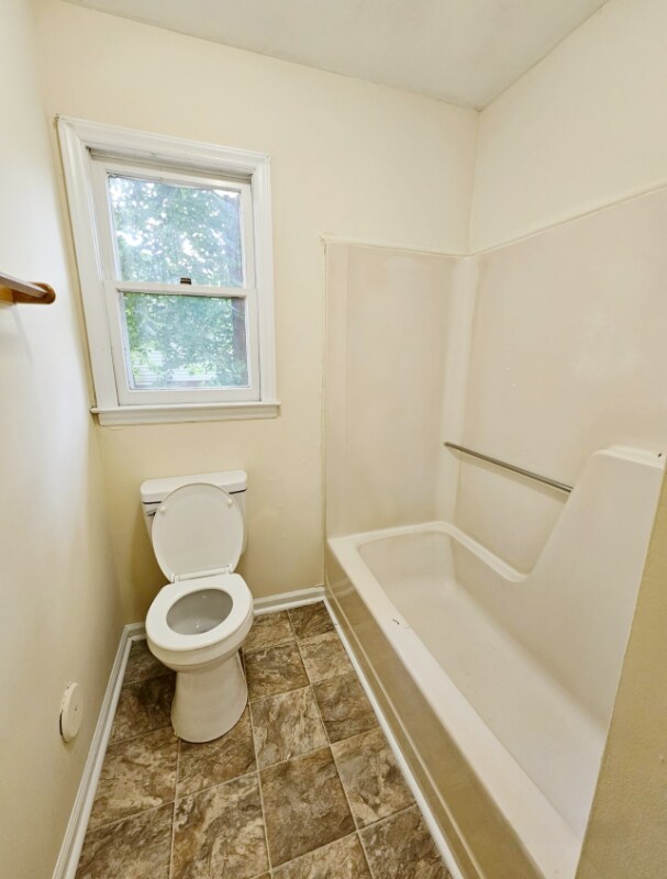 Building Photo - 1421 Bogart St