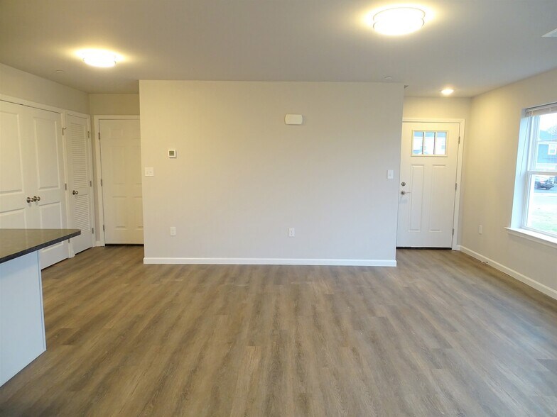 Building Photo - 14 Cobblestone Ct