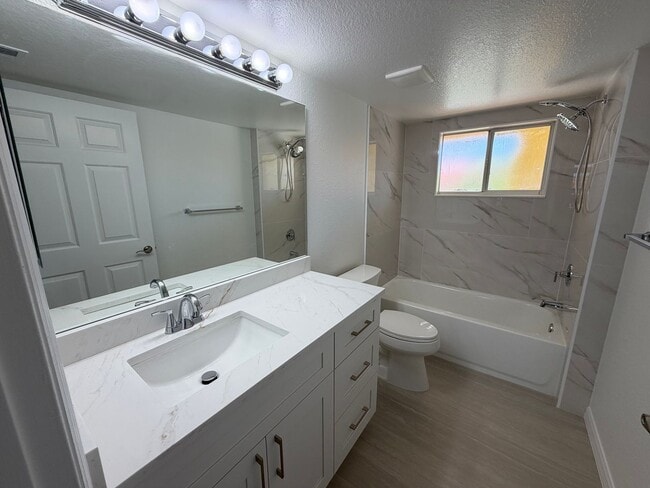 Building Photo - ANNUAL RENTAL - KEY ROYAL CONDO -THIRD FLOOR- 2 BED-1 BATH