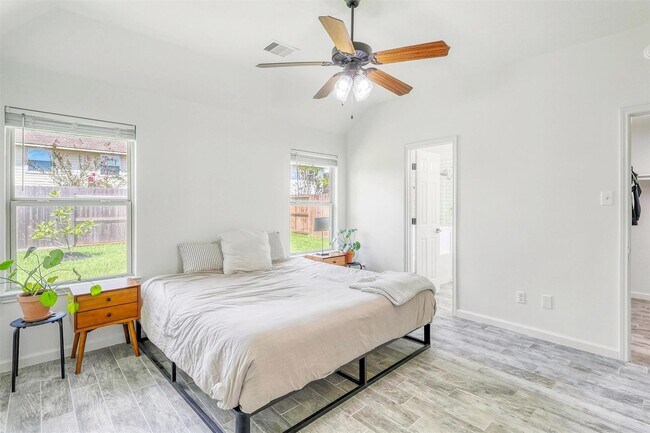 Building Photo - 6015 Wildbriar Ln