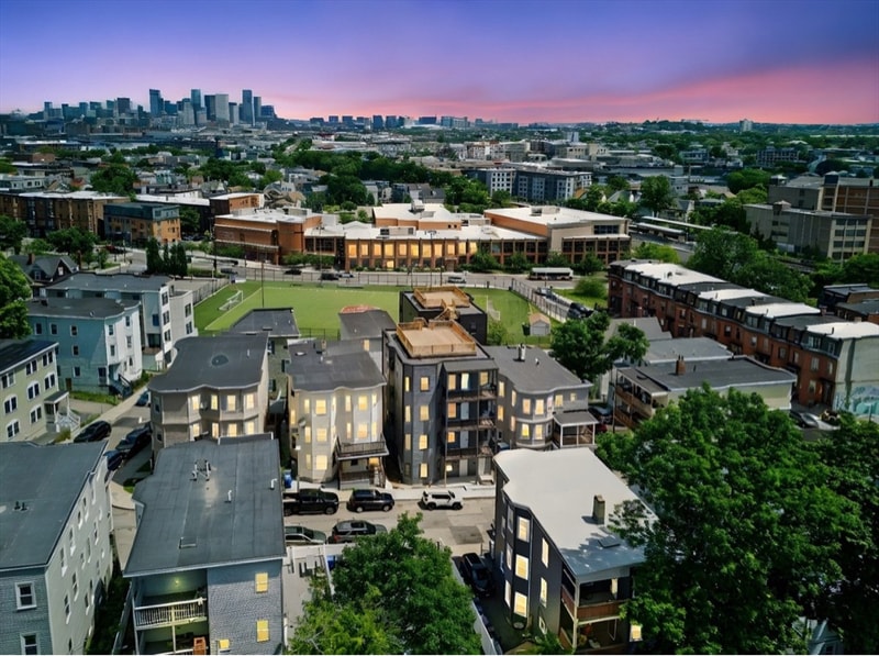 Building Photo - 34 Woodford St