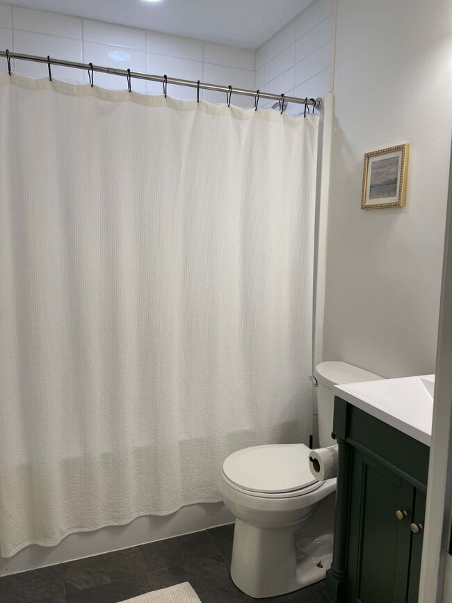 Building Photo - 3 bedrooms, 2 bathrooms, fenced yard!