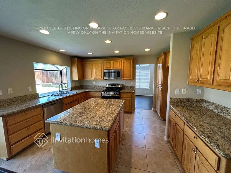 Building Photo - 4811 Cocina Ln