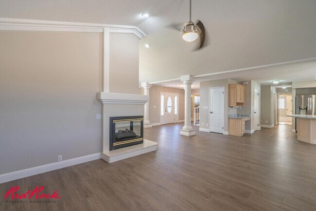 Building Photo - Spacious 6 Bedroom Home with a Balcony!