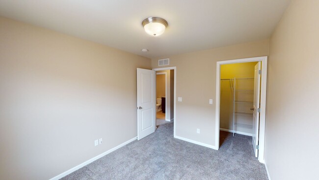 Building Photo - Ankeny 3 Bedroom Townhome Available April ...