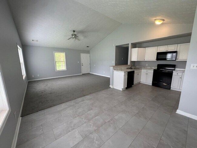Building Photo - 3310 Hogansville Rd