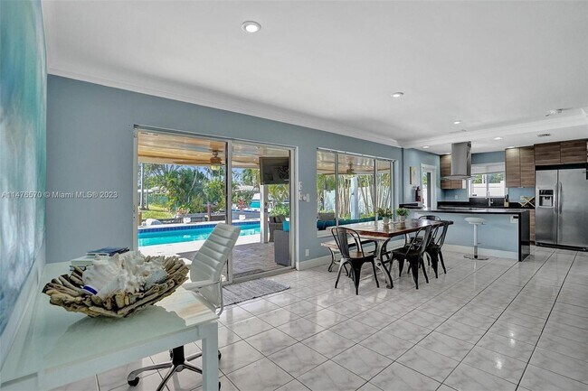 Building Photo - 1701 SW 22nd Ave