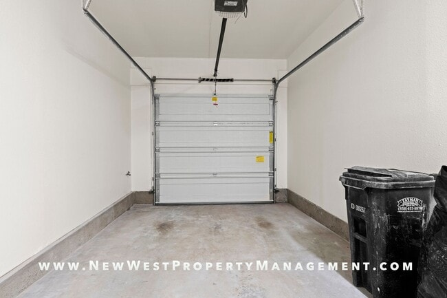Building Photo - Newly renovated 2-bedroom UTC townhome in the coveted Andria of Renaissance at La Jolla community...
