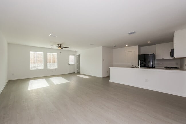 Building Photo - 103 Wild Rose Dr