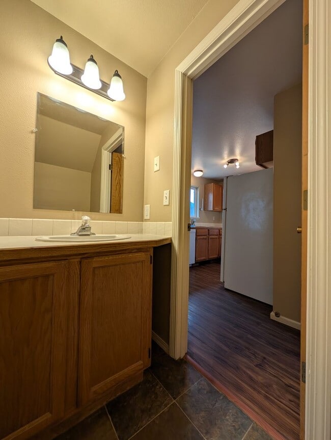 Building Photo - Nice 2bed/1.5 bath townhome- Great Springf...
