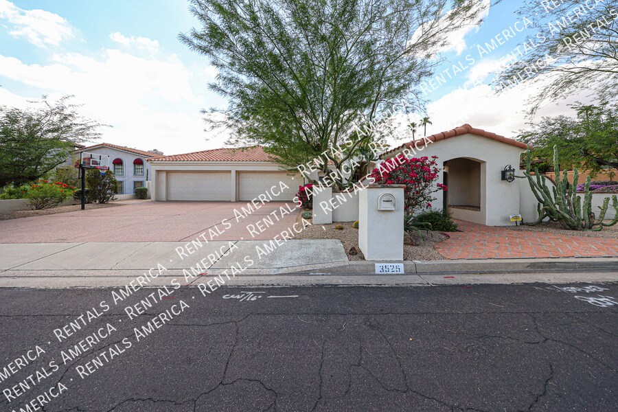 Building Photo - 3525 E Equestrian Trail