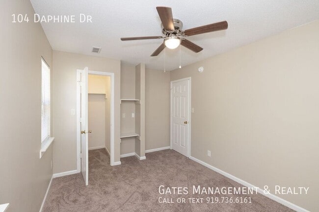 Building Photo - 104 Daphine Dr