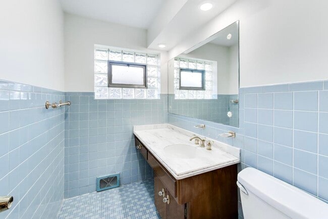 Building Photo - 8840 Keeler Ave