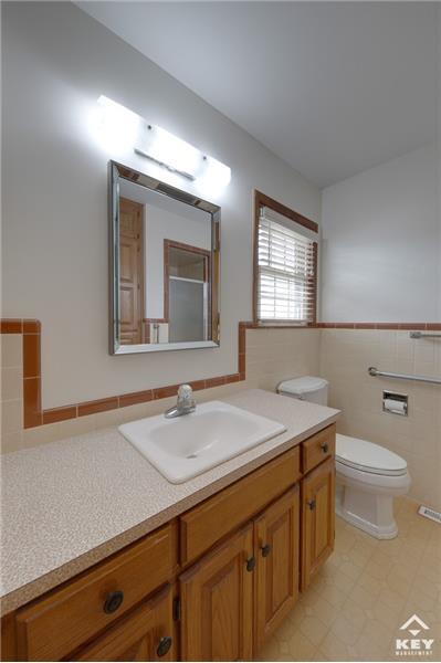 Building Photo - 6402 E 11th St N