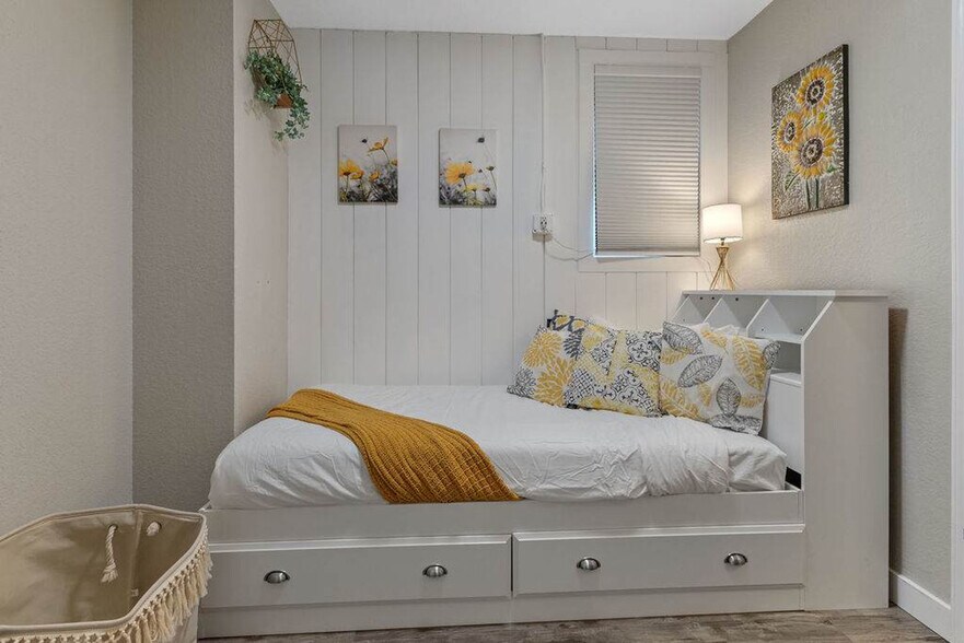 Building Photo - 2490 Main St