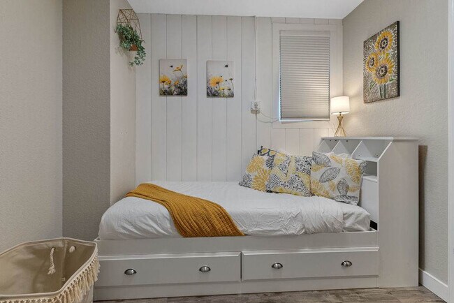 Building Photo - 2490 Main St