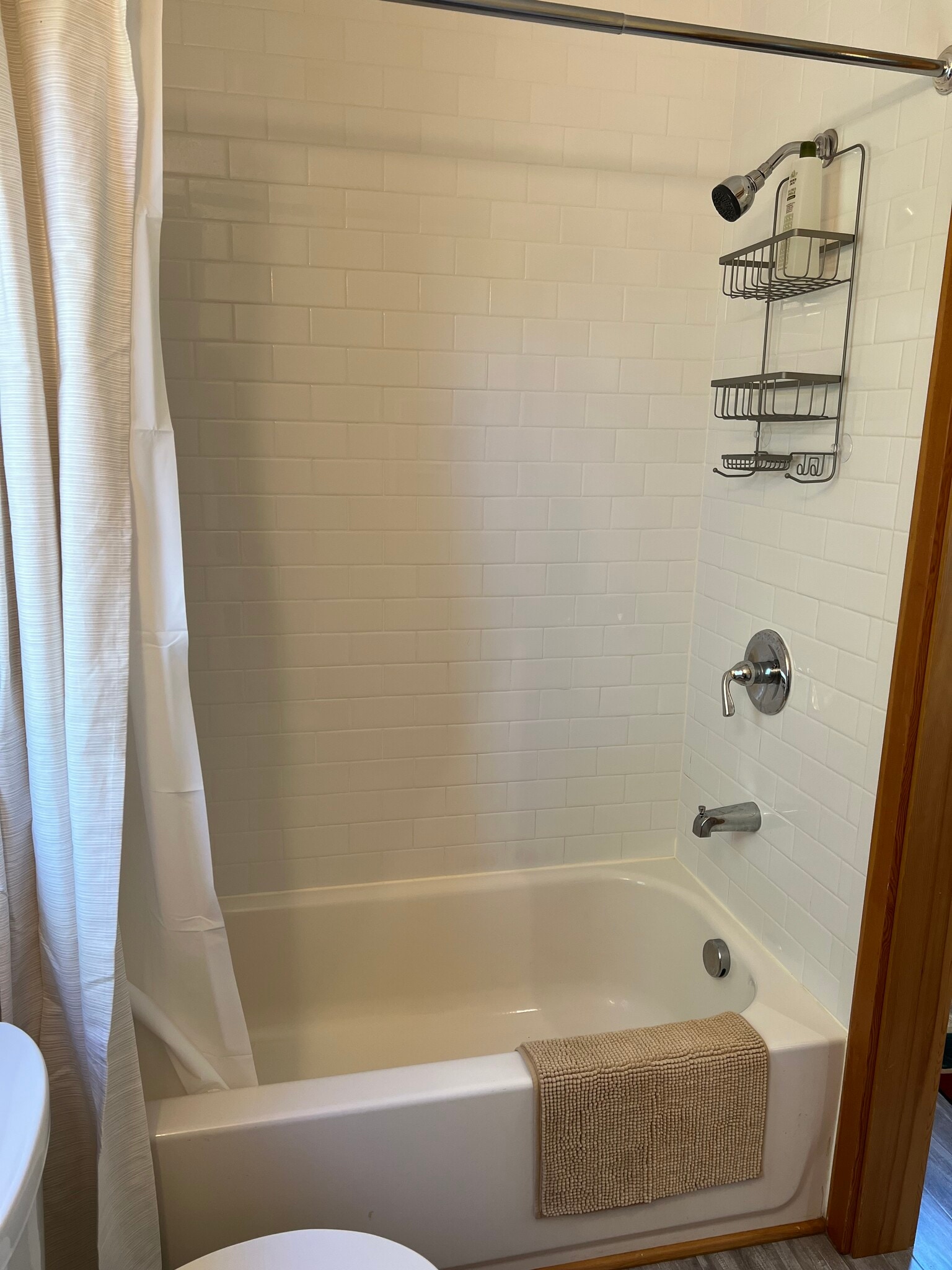 full bathtub - 5109 NE Mason St